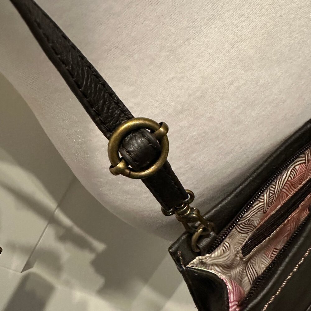"The Sak" crossbody chocolate leather purse - Picture 6 of 9